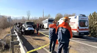 Otomobil ile midibüs çarpıştı: 10 yaralı