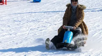 Palandöken Kayak Merkezi'nde hafta sonu yoğunluğu yaşanıyor
