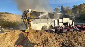 Park halindeki yolcu otobüsü alevlere teslim oldu