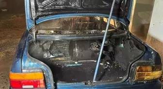 Park halindeyken yanan otomobil kullanılamaz hale geldi