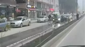 Sinop'ta yola dökülen kaygan madde zincirleme kazaya neden oldu