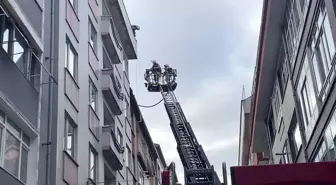 Şişli'deki çatı yangını paniğe neden oldu