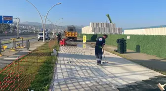 Trabzon'da sahil yürüyüş yolunda yenileme çalışması