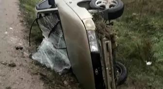 Yoğun sis beraberinde kaza getirdi: Devrilen otomobil sürücüsü yaralandı