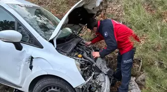 Balıkesir'de ciple otomobilin çarpıştığı kazada 3 kişi yaralandı
