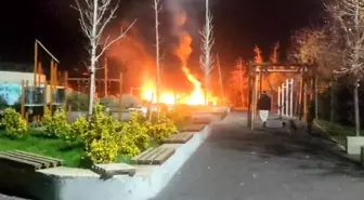 Beylikdüzü'nde çocuk parkı alev alev yandı