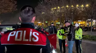 Bursa'da yılbaşı öncesi polis uygulamasında çok sayıda şüpheli yakalandı