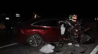 Çanakkale'de iki otomobilin çarpıştığı kazada 5 kişi öldü, 1 kişi yaralandı