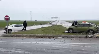 Edirne'de iki otomobilin çarpıştığı kazada 7 kişi yaralandı