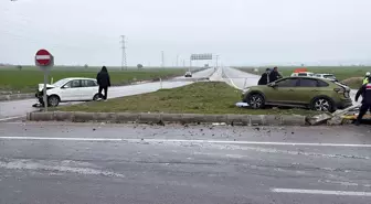 Edirne'de iki otomobilin çarpıştığı kazada 7 kişi yaralandı