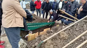 Evinde vahşice öldürülen kadın toprağa verildi