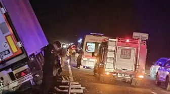 Mardin'de bariyerlere çarpan tırın sürücüsü yaralandı