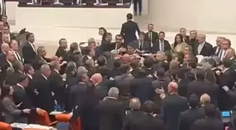 Meclis'te AK Parti ve CHP'li vekiller arasında yumruklu kavga