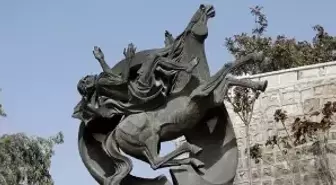 Papa II. John Paul'ün hediye ettiği Aziz Paul heykeli çalındı