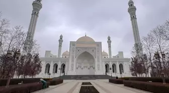Rusya'da mimarisiyle öne çıkan 'Müslümanların Gururu' Camisi ziyaretçilerin ilgi odağı