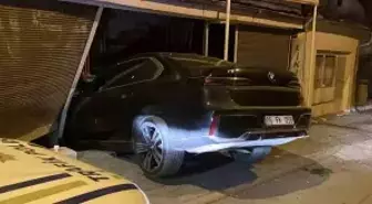 Sivas'ta fren yerine gaza basan sürücü, markete girdi