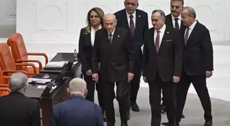 Meclis'teki bütçe maratonunun son gününe damga vuran an! Tokalaşmadılar