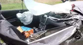 Tıra arkadan çarpan araç kağıt gibi ezildi: 1 ölü, 1 yaralı