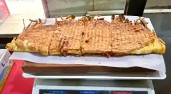 Yarım kiloluk dev tost, 600 liraya satılıyor