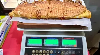 Yarım kiloluk dev tost, 600 liraya satılıyor