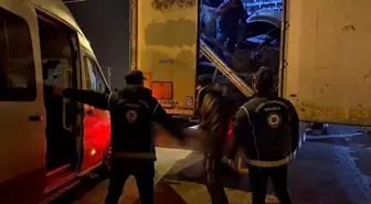 Ağrı'da tır dorsesinde 14 düzensiz göçmen yakalandı