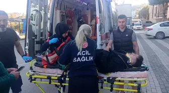 Antalya'da 'U' dönüşü yapan otomobille motosiklet çarpıştı: 1 yaralı