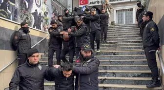 Bakırköy'de bir kişinin aracında öldürülmesine ilişkin yakalanan 12 zanlı adliyede