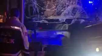 Batman'da midibüs çekiciye çarptı: 11 yaralı