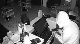 Beylikdüzü'nde 3 işyerinden toplam 51 bin 500 TL çalan hırsızlar kamerada