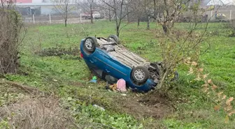 Bursa'da devrilen otomobildeki 2 kişi yaralandı