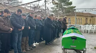 Çanakkale'de iki otomobilin çarpıştığı kazada ölenlerden 2'sinin cenazesi toprağa verildi