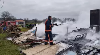 Edirne'de iki ayrı ilçede çıkan yangında 2 ev kullanılamaz hale geldi