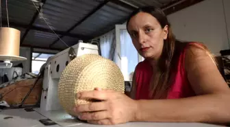 El işiyle ilmik atarak para kazanan 4 çocuklu anne, evlatlarına ve engelli eşine kendi emeğiyle bakıyor