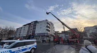 Gaziantep'te apartmanın çatısında çıkan yangın söndürüldü