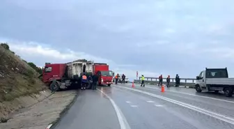 Kamyonlar kafa kafaya çarpıştı