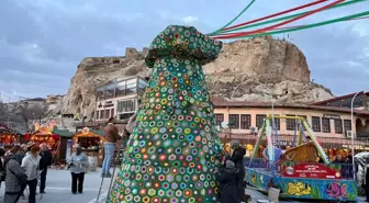 Kapadokya'da profilden yapılan peribacası maketine 2 bin 500 parçadan oluşan örgü motif giydirildi