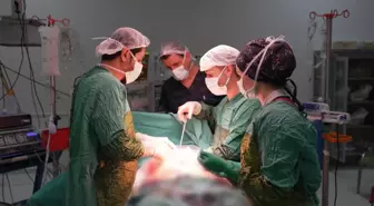 Malatya'da 2 kilo 200 gram ağırlığındaki dev tümör başarılı bir operasyonla çıkarıldı