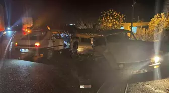 Otomobiller çarpıştı: 1 ölü, 2 yaralı