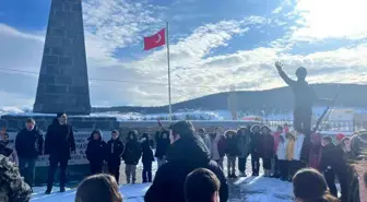 Sarıkamış'ta genç yürekler donan umutları ısıttı