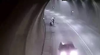 Tünelde motosikletle takla attı, bir dakika sonra yoluna devam etti