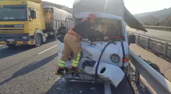 Akhisar'da kamyonet ile TIR çarpıştı: 1 yaralı