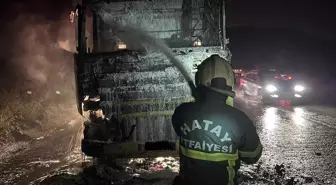 Antakya'da seyir halindeki tırda çıkan yangın söndürüldü