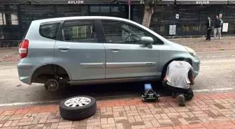 Antalya'da park halindeki yaklaşık 20 aracın lastikleri kesildi