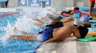 Aydın'da bir yılda 21 bin kişiye yüzme eğitimi verildi