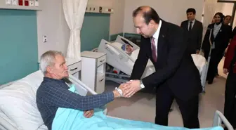 Aydın İl Sağlık Müdürü Şenkul, hastanenin ilk yatan hastaları ile bir araya geldi