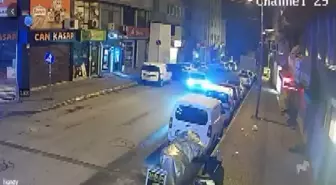 Beylikdüzü'nde alkollü sürücü park halindeki araçlara çarptı