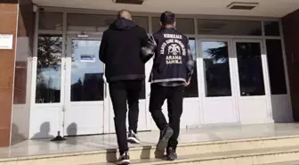 Bir yıldır aranan hükümlü, araç içinde güneşlikle yüzünü kameralardan gizlemeye çalışırken yakalandı