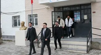 Bitlis'te gönüllü öğretmenler, kapı kapı dolaşarak 20 öğrenciyi okula kazandırdı