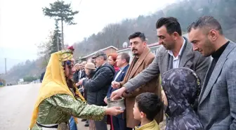 Bursa'nın İnegöl ilçesinde 'Toprağın Uykusu' etkinliğinde köy seyirlik oyunları oynandı
