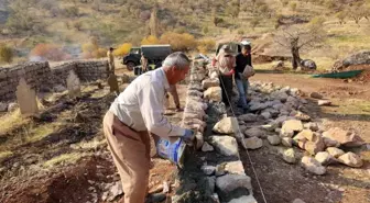 Derecik'te vefa örneği: Şehit mezarlıkları yeniden yapıldı